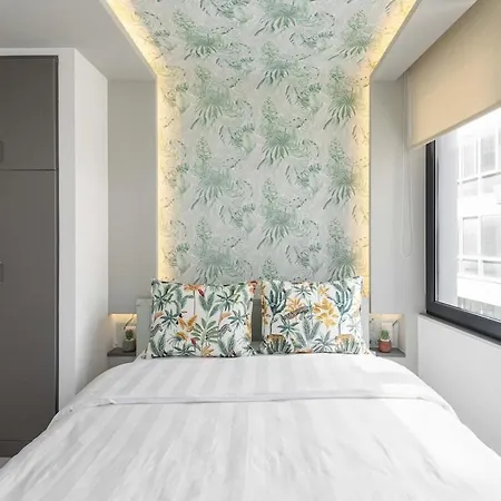 Innovative Majestic Corner In Ladadika Thessaloniki