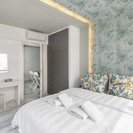 Innovative Majestic Corner In Ladadika *